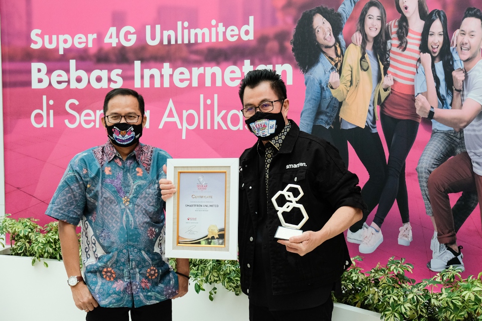 Smartfren Unlimited Dinobatkan Sebagai Paket Internet Terbaik 2020 versi Selular Awards